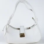 সাদা রঙের এই ট্রেন্ডি ব্যাগটি আপনার কালেকশনে মাস্ট হ্যাভ - Image 2