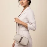 আপনার সাজের সাথে মানানসই একটি সুন্দর পাউচ - Image 2