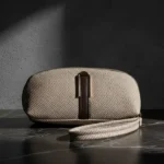 আপনার সাজের সাথে মানানসই একটি সুন্দর পাউচ