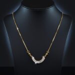 Elegant Gold Chain Necklace with Crystal Pendant